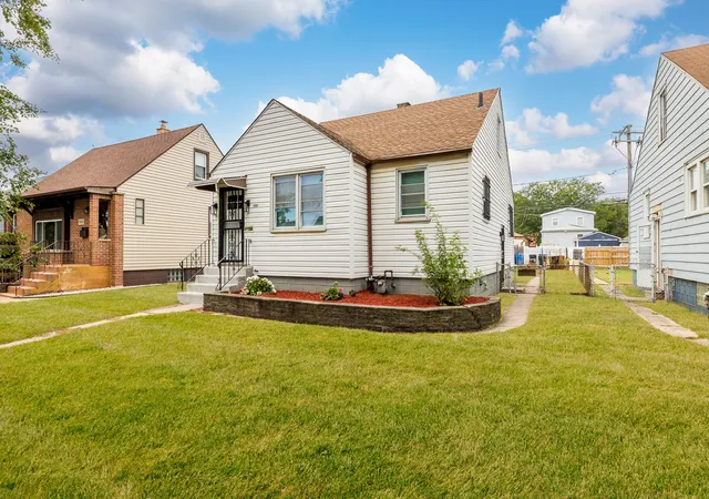 Photo 1 of Single family home for sale at 11104 S Avenue O, Chicago, IL 60617 | MLS# 12788230 | Listing updated on 2026-10-20
