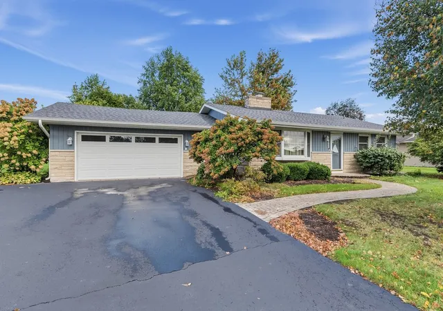 Single family home for sale at 202 N Raven Rd, Shorewood, IL 60404 | MLS# 12788235