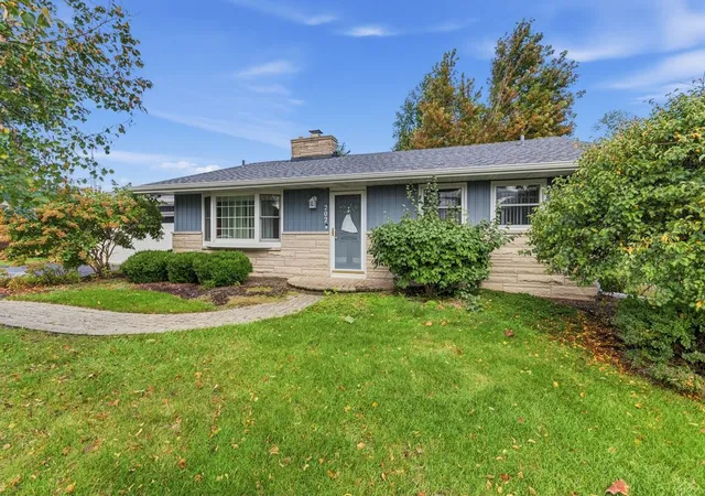 Photo 1 of Single family home for sale at 202 N Raven Rd, Shorewood, IL 60404 | MLS# 12788235 | Listing updated on 2026-10-20