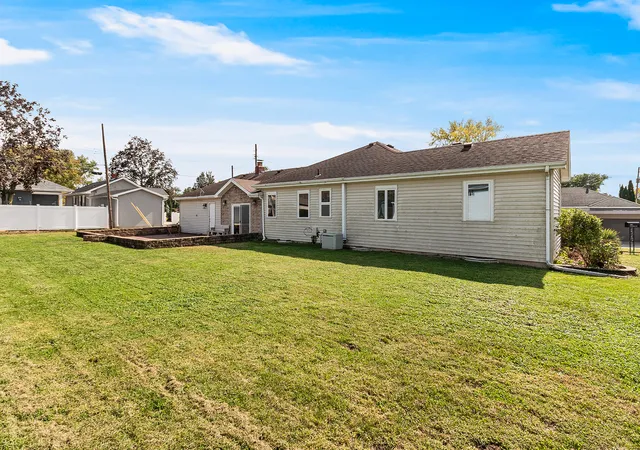 Photo 2 of Single family home for sale at 601 Sycamore Rd, La Salle, IL 61301 | MLS# 12788236 | Listing updated on 2026-10-20