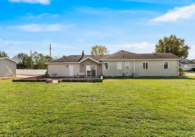 Photo 3 of Single family home for sale at 601 Sycamore Rd, La Salle, IL 61301 | MLS# 12788236 | Listing updated on 2026-10-20
