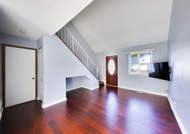 Photo 4 of House for sale at 1843 Whitney Dr, Hanover Park, IL 60133 | MLS# 12788237 | Listing updated on 2026-10-20