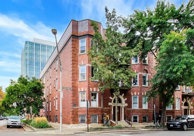 Photo 2 of Condo for sale at 5201 S Blackstone Ave #1W, Chicago, IL 60615 | MLS# 12788240 | Listing updated on 2026-10-20