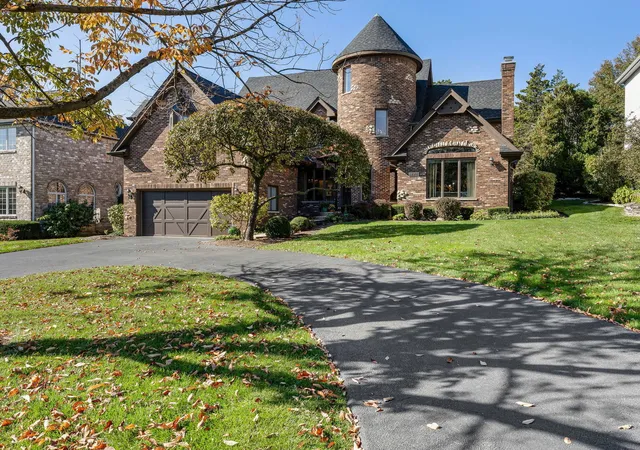 Single family home for sale at 5826 Giddings Ave, Hinsdale, IL 60521 | MLS# 12788241