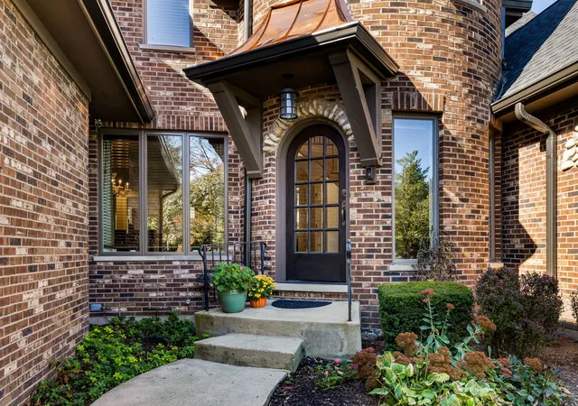 Photo 1 of Single family home for sale at 5826 Giddings Ave, Hinsdale, IL 60521 | MLS# 12788241 | Listing updated on 2026-10-28