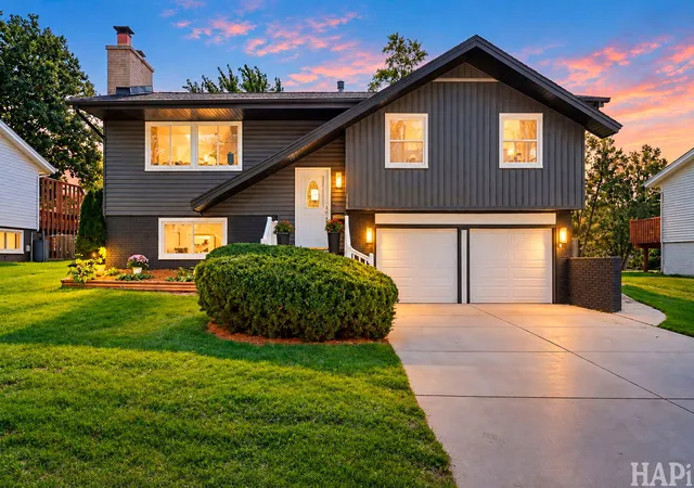 Photo 2 of Single family home for sale at 1425 Concord Ln, Schaumburg, IL 60193 | MLS# 12788262 | Listing updated on 2026-10-21