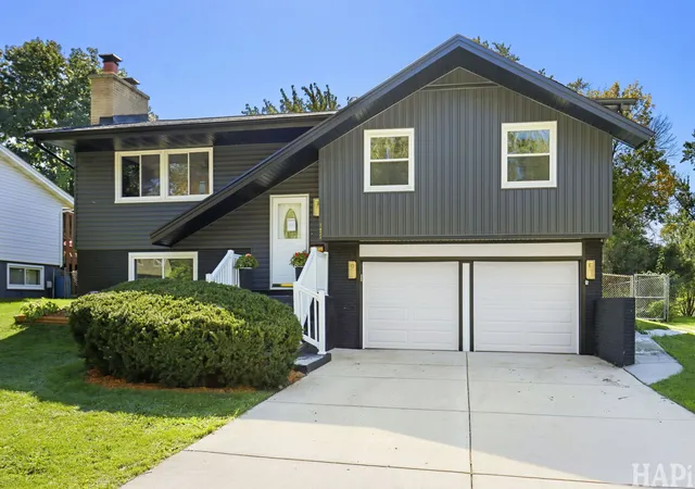 Photo 1 of Single family home for sale at 1425 Concord Ln, Schaumburg, IL 60193 | MLS# 12788262 | Listing updated on 2026-10-21