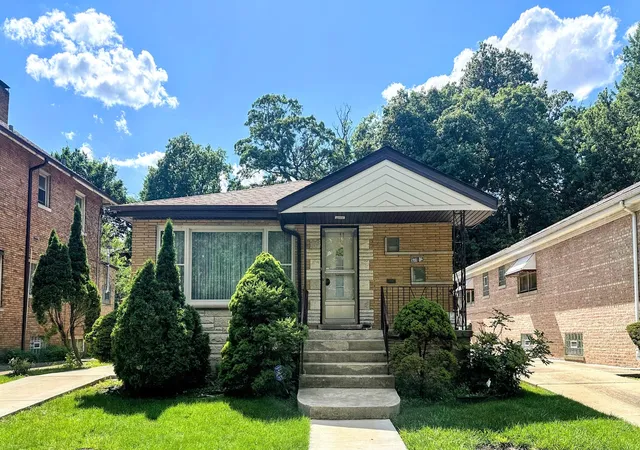 Single family home for sale at 10912 S Longwood Dr, Chicago, IL 60643 | MLS# 12788265
