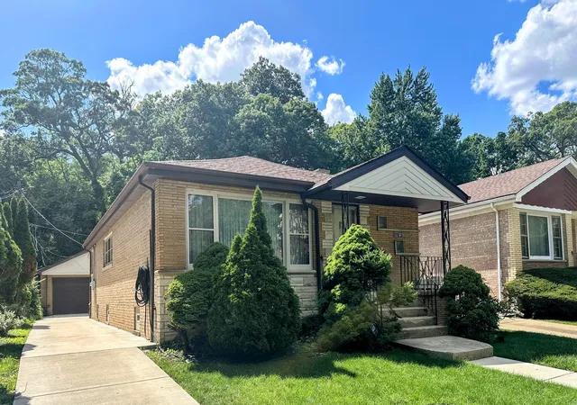 Photo 2 of Single family home for sale at 10912 S Longwood Dr, Chicago, IL 60643 | MLS# 12788265 | Listing updated on 2026-10-20