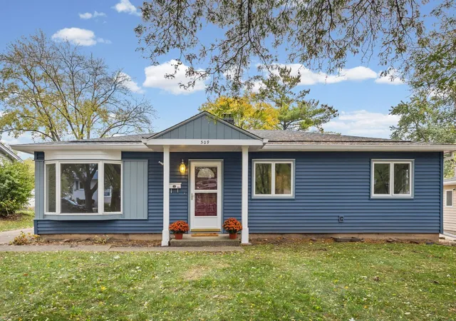 Single family home for sale at 509 N California Ave, Mundelein, IL 60060 | MLS# 12788269