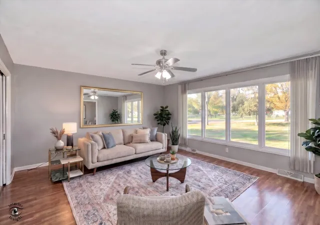 Photo 2 of Single family home for sale at 930 S Pine St, New Lenox, IL 60451 | MLS# 12788274 | Listing updated on 2026-10-29