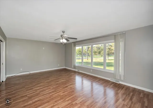 Photo 3 of Single family home for sale at 930 S Pine St, New Lenox, IL 60451 | MLS# 12788274 | Listing updated on 2026-10-29