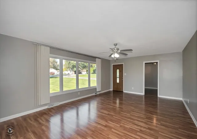 Photo 4 of Single family home for sale at 930 S Pine St, New Lenox, IL 60451 | MLS# 12788274 | Listing updated on 2026-10-29