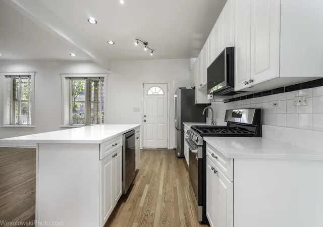 Photo 4 of Condo for sale at 1155 E 61st Street #1, Chicago, IL 60637 | MLS# 12788282 | Listing updated on 2026-10-20
