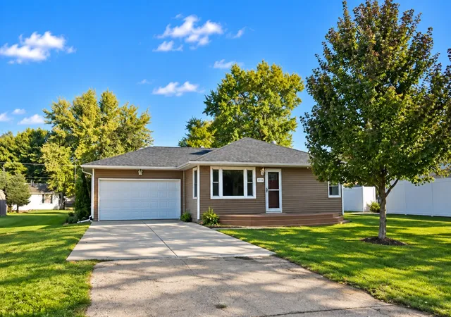 Single family home for sale at 1006 Elm Ave, Sterling, IL 61081 | MLS# 12788300