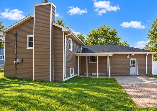 Photo 1 of Single family home for sale at 1006 Elm Ave, Sterling, IL 61081 | MLS# 12788300 | Listing updated on 2026-10-28