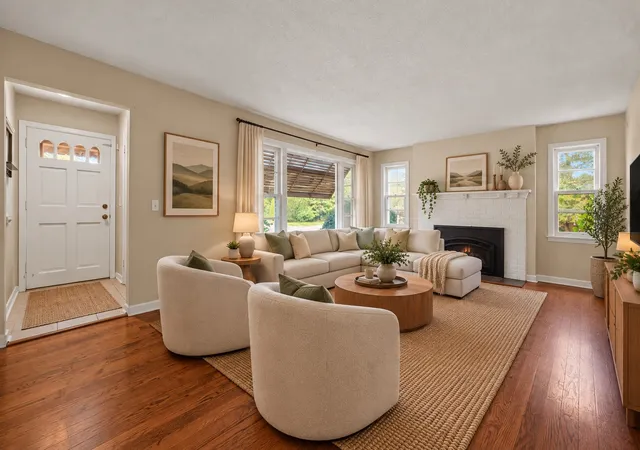 Photo 2 of Single family home for sale at 101 S Union St, Elgin, IL 60123 | MLS# 12788301 | Listing updated on 2026-10-22