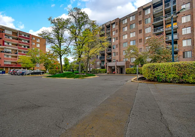 Photo 2 of Condo for sale at 400 Park Ave #204, Calumet City, IL 60409 | MLS# 12788308 | Listing updated on 2026-10-20