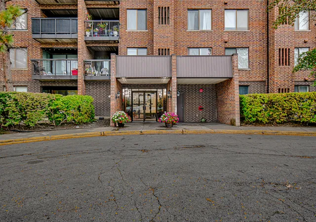 Photo 3 of Condo for sale at 400 Park Ave #204, Calumet City, IL 60409 | MLS# 12788308 | Listing updated on 2026-10-20