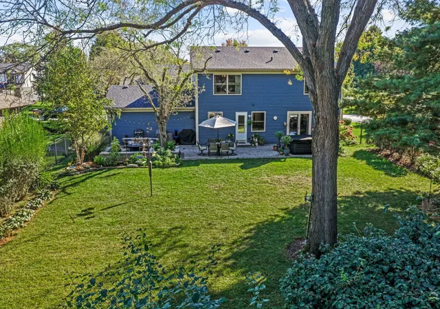Photo 3 of Single family home for sale at 2415 Bradford Dr, Aurora, IL 60506 | MLS# 12788318 | Listing updated on 2026-10-22