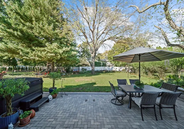 Photo 4 of Single family home for sale at 2415 Bradford Dr, Aurora, IL 60506 | MLS# 12788318 | Listing updated on 2026-10-22
