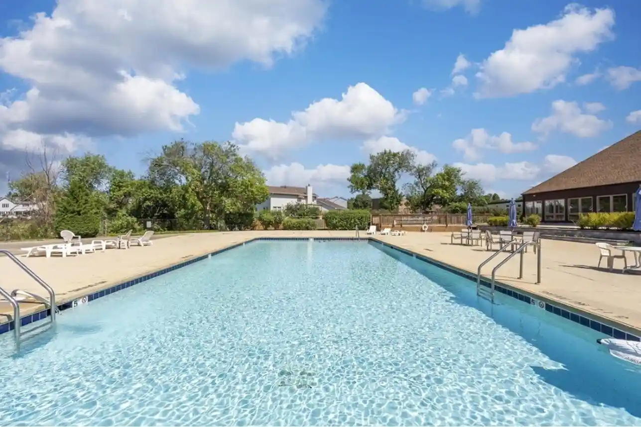 Listing Photo 27 - Condo for sale in 1475 Rebecca Dr located at 1475 Rebecca Dr, Hoffman Estates, IL 60169 - Unit #409