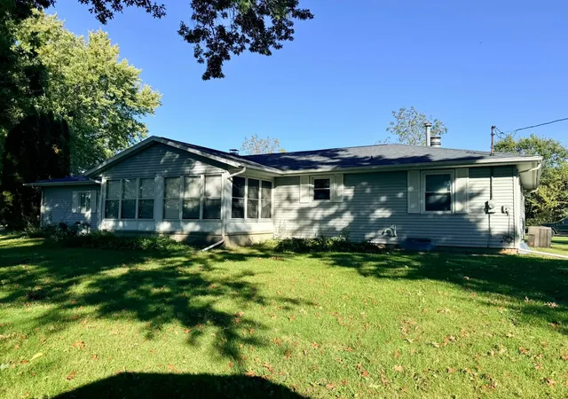 Photo 3 of Single family home for sale at 1200 Lenore St, Rock Falls, IL 61071 | MLS# 12788328 | Listing updated on 2026-10-22