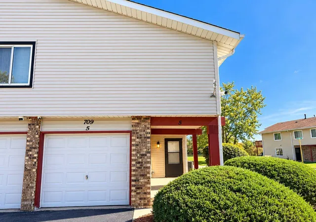 Photo 1 of Condo for sale at 709 Spring Ct #5, University Park, IL 60484 | MLS# 12788329 | Listing updated on 2026-10-20