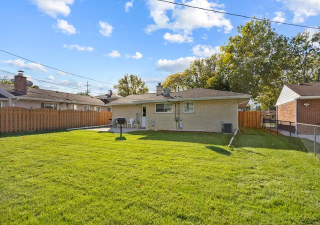 Photo 1 of Single family home for sale at 537 Farthing Ln, Des Plaines, IL 60016 | MLS# 12788342 | Listing updated on 2026-10-20