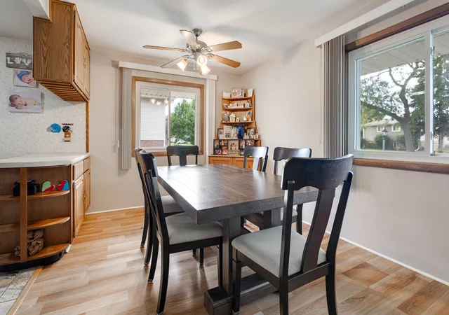 Photo 3 of Single family home for sale at 537 Farthing Ln, Des Plaines, IL 60016 | MLS# 12788342 | Listing updated on 2026-10-20