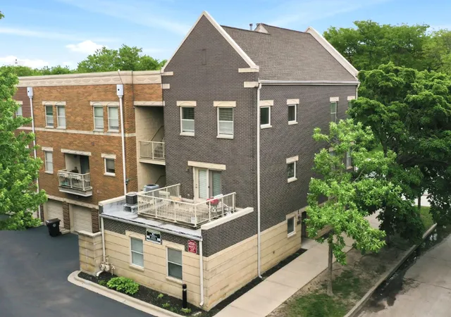Photo 2 of Condo for sale at 4178 S Drexel Blvd #2, Chicago, IL 60653 | MLS# 12788357 | Listing updated on 2026-10-21