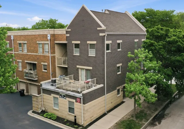 Photo 10 of Condo for sale at 4178 S Drexel Blvd #2, Chicago, IL 60653 | MLS# 12788357 | Listing updated on 2026-10-19