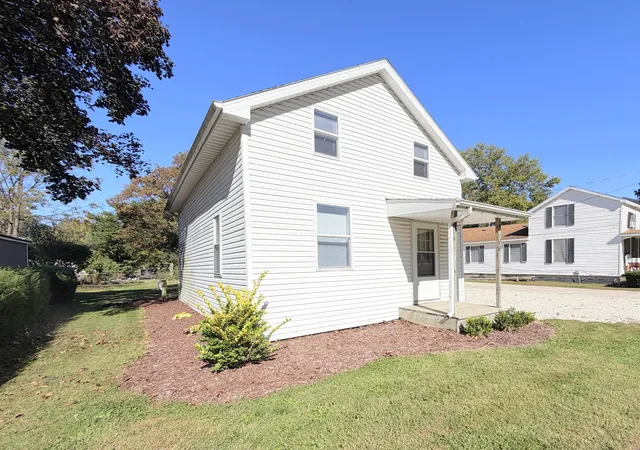 Photo 2 of Single family home for sale at 506 W Lincoln Ave, Onarga, IL 60955 | MLS# 12788359 | Listing updated on 2026-10-20