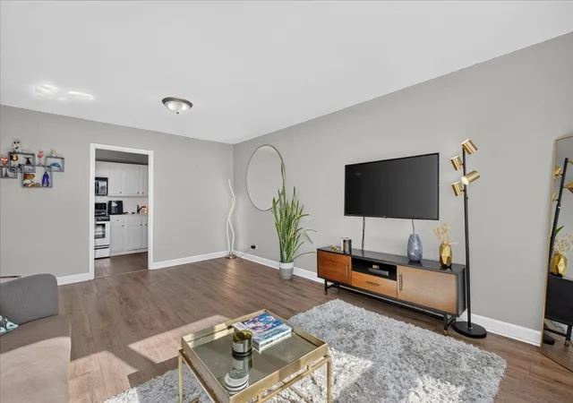Photo 4 of Condo for sale at 3930 N Pine Grv Ave #1610, Chicago, IL 60613 | MLS# 12788361 | Listing updated on 2026-10-20