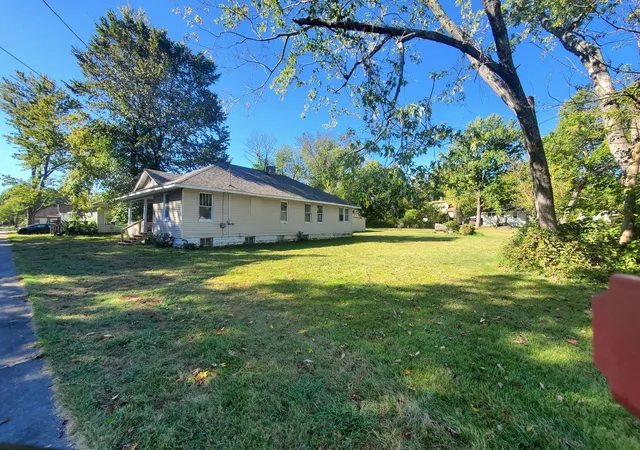 Single family home for sale at 608 N Carico St, Carbondale, IL 62901 | MLS# 12788367