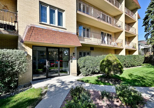 Listing Photo 1 - Condo for sale in building located at 6300 W Montrose Ave, Chicago, IL 60634 - Unit #205