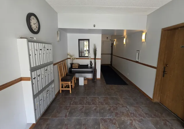 Listing Photo 4 - Condo for sale in building located at 6300 W Montrose Ave, Chicago, IL 60634 - Unit #205