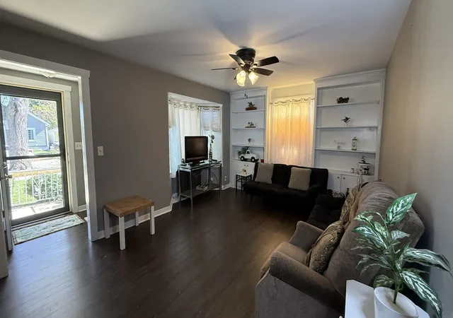 Photo 3 of Single family home for sale at 524 Lavoie Ave, Elgin, IL 60120 | MLS# 12788375 | Listing updated on 2026-10-20
