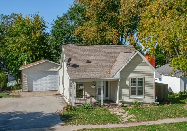 Photo 2 of Single family home for sale at 204 N Buchanan St, Heyworth, IL 61745 | MLS# 12788377 | Listing updated on 2026-10-20