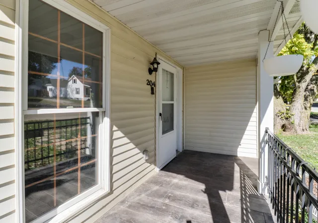 Photo 3 of Single family home for sale at 204 N Buchanan St, Heyworth, IL 61745 | MLS# 12788377 | Listing updated on 2026-10-20