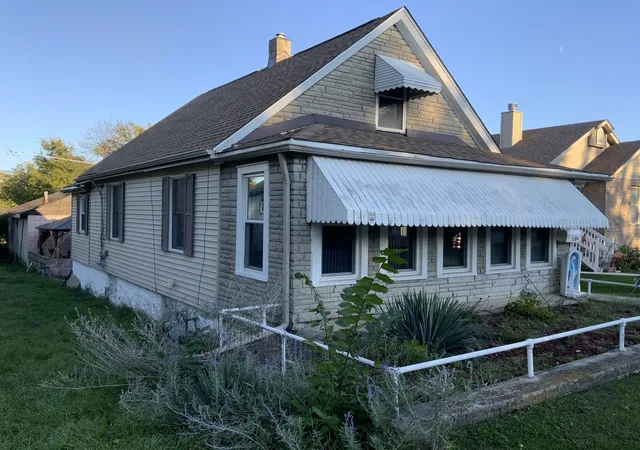 Photo 1 of Single family home for sale at 1124 N Hickory St, Joliet, IL 60435 | MLS# 12788393 | Listing updated on 2026-10-20