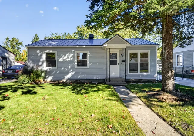 Photo 2 of Single family home for sale at 527 Fairlane Ave, De Kalb, IL 60115 | MLS# 12788396 | Listing updated on 2026-10-22