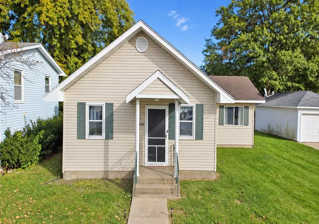 Photo 3 of Single family home for sale at 406 Cedar St, Cedar Point, IL 61316 | MLS# 12788400 | Listing updated on 2026-10-21