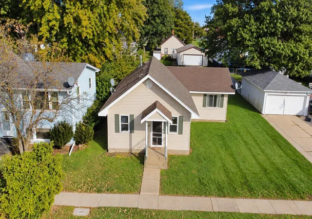 Photo 3 of Single family home for sale at 406 Cedar St, Cedar Point, IL 61316 | MLS# 12788400 | Listing updated on 2026-10-21