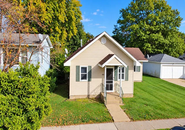 Photo 4 of Single family home for sale at 406 Cedar St, Cedar Point, IL 61316 | MLS# 12788400 | Listing updated on 2026-10-21