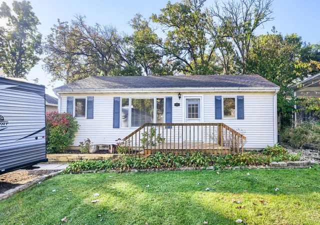 Single family home for sale at 17843 W Big Oaks Rd, Grayslake, IL 60030 | MLS# 12788408