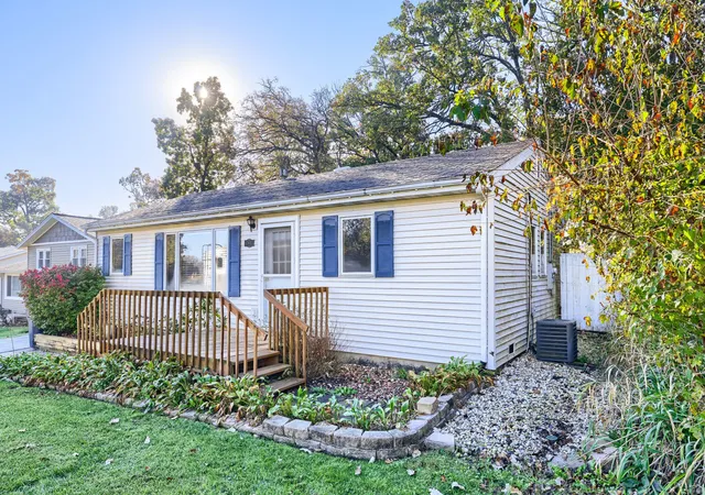 Photo 2 of Single family home for sale at 17843 W Big Oaks Rd, Grayslake, IL 60030 | MLS# 12788408 | Listing updated on 2026-10-23