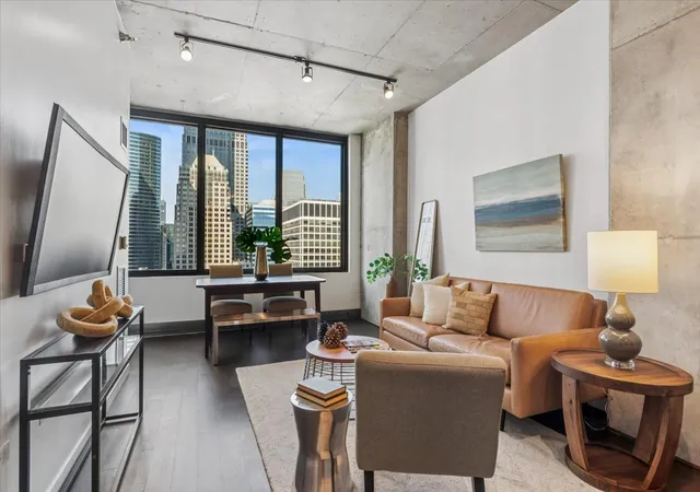 Photo 2 of Condo for sale at 235 W Van Buren St #2816, Chicago, IL 60607 | MLS# 12788416 | Listing updated on 2026-10-22