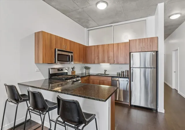 Photo 3 of Condo for sale at 235 W Van Buren St #2816, Chicago, IL 60607 | MLS# 12788416 | Listing updated on 2026-10-22