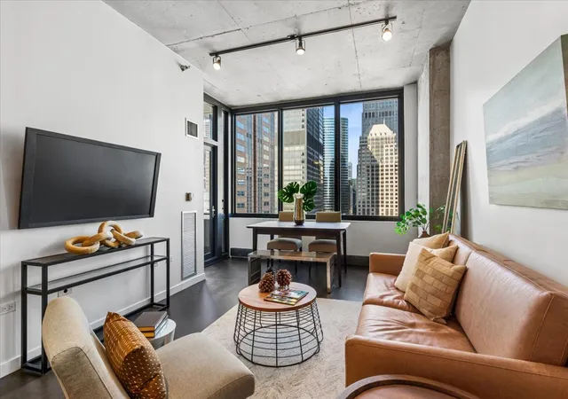 Photo 4 of Condo for sale at 235 W Van Buren St #2816, Chicago, IL 60607 | MLS# 12788416 | Listing updated on 2026-10-22